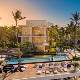 Luxury 3BR Beachfront Private Pool Ultravioleta