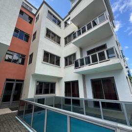 Cozy Penthouse Apartment- 1 min walk to the beach