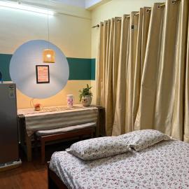 Tales of Guwahati 102- Independent 1RK- AC extra 200, hotel en Dithur