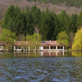 Les Pyrénées au bord de l'eau, hotel a Barbazan