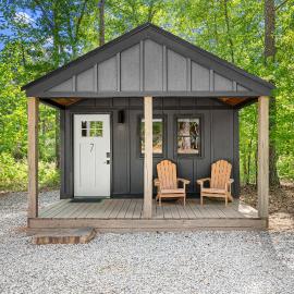 Cabin #7 One bedroom with Kitchenette, hotelli kohteessa Hartwell