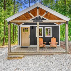 Cabin #8 Studio with Kitchenette, hotel in Hartwell