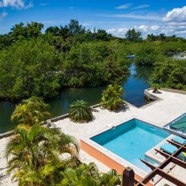 Modern Home with Private Plunge Pool in Placencia, hotel a Placencia