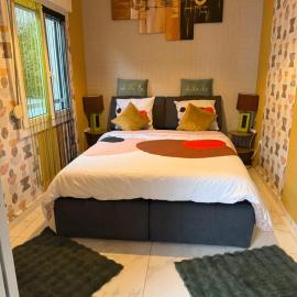 Sirine57 Charming House for 5 Guests Large Private Parking for Cars Vans, hotel in Florange