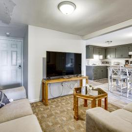 Comfy Apartment Close to Downtown and Beaches!