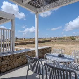 Jo&Co Mykonos Nature Suites N7, hotel in Plintri
