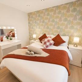 5 Bedrooms Luxurious Home in Derby City Centre ,Darley Abbey FREE PARKING, hotel v destinaci Derby