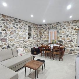 Summerstone Cottage, готель у місті Аліверіон