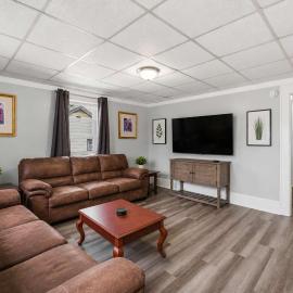 The Grandstands Apt 2 - All Star Baseball Rentals