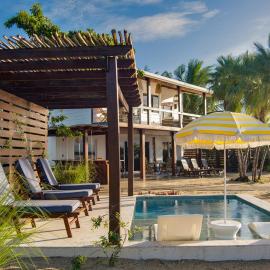 Luxury Waterfront 3bd Villa w Pool Dock, hotell i Maya Beach
