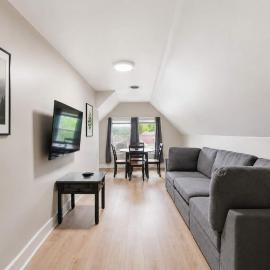 The Grandstands Apt 3 - All Star Baseball Rentals