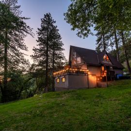 Hygge Haus Sequoia - Large Private Cabin w Views, hotel in Ponderosa