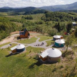 ETER Yurt Retreat, hotel a Stanišinci