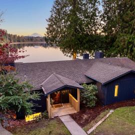 Mt Rainier Lakefront Hot Tub Kayaks Sleep 11