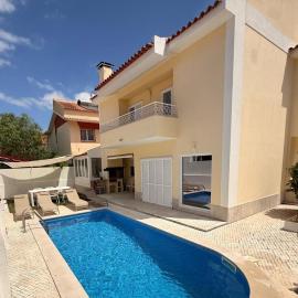 Marisol Breeze - Coastal Escape in Costa da Caparica