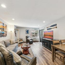 Lakeland Village #113 - Remodeled 1BR Hot Tub