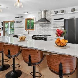 Beautiful spaces by Medicine Lake Home, hotel di Plymouth
