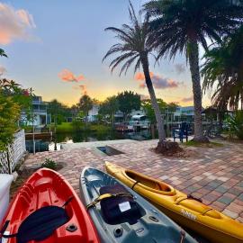 Dockside Palms at Weeki Wachee with Kayaks! – hotel w mieście Spring Hill