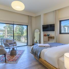 Quattro - Deluxe Studios & Rooftop in Batroun: Ed Daourâ şehrinde bir otel