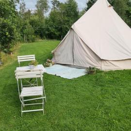Glampingtält, hotelli kohteessa Österbybruk