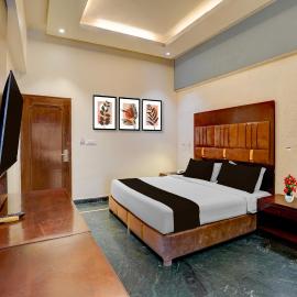Townhouse OAK L'elegant Hotel & Banquet By Ace Manor: Ghaziabad şehrinde bir otel