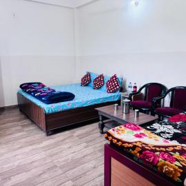 Hotel Kamand Residency, hotel v mestu Chhām