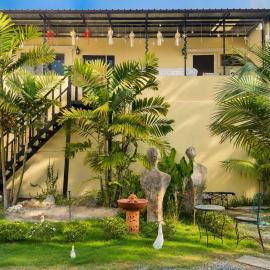 inghome & guesthouse، فندق في شيانغ ماي