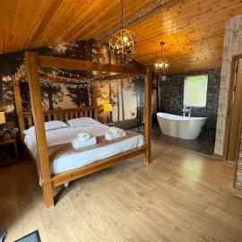 Roe Lodge at Owlet Hideaway - with Hot Tub, Near York