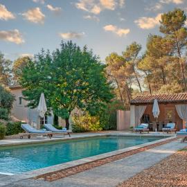 Provençal Farmhouse With Heated Pool In Barbentane