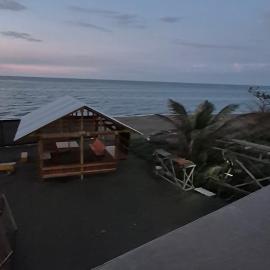 DEE'S Seaside Beach House, hotell sihtkohas Cauayan
