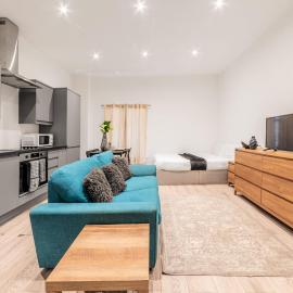 Sleeps 2 - Central - Studio - WiFi - Paid Parking