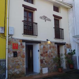 Apartamentos Almenada: Llanes'te bir otel