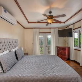 Island Escape near Beaches & Attractions, hotell i Coxen Hole