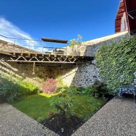 Studio avec terrasse plein centre du village