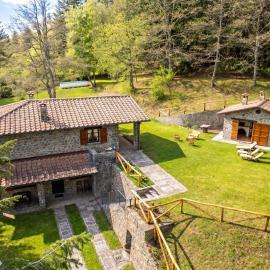 Mimma Lodges Orecchiella, hotel in Campaiana