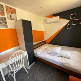 Studio - Parking - Garden - WiFi - Sleeps 2