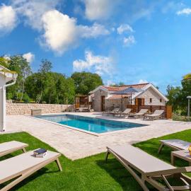 Villa Izvor, Charming Stone 4-bedroom Villa in a Makarska hinterland