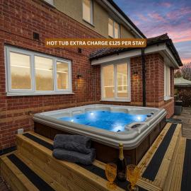 Large 5 Bedroom 3.5 Bathroom house garden/driveway hot tub, hotel din Claypole