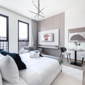 Free housekeeping visits during your stay - StayShort - Town Square sleeps 2 in Great Location, hotel v destinácii ‘Ūd al Bayḑāʼ