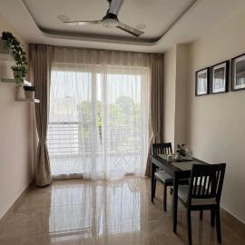 Premium Condominium Near Ganges with Hill View, hotel di Haridwār