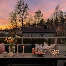 Elegant villa med relaxavdelning nära Stockholm, hotel di Järfälla