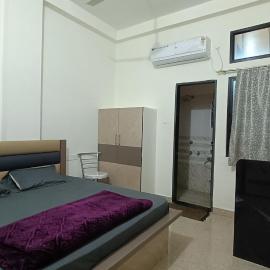 Hotel Deeksha, hotel a Mandlā