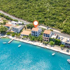 Apartments Seafront Oasis, hotelli kohteessa Luka