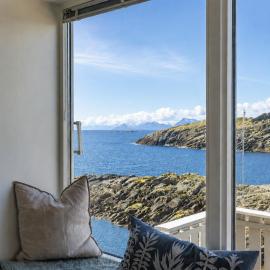 House in Henningsvær with amazing views