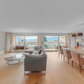 Luxury 4-Bedroom Residence at Le National Montreux by GuestLee, hotel u gradu Montre