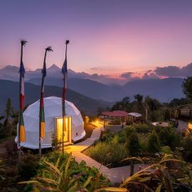 펠링에 위치한 호텔 StayVista at The Stargazer with Mountain Views, Bonfire, Lawn