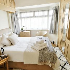 The Bliss Home Peaceful Retreat Close Transport Links Central London in 15mins Close to Heathrow Airport, hótel í Harrow on the Hill