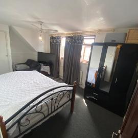 Home away from Home, hotel in Dagenham