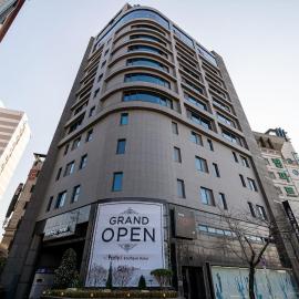 Suwon Partyz Hotel, hotel v destinácii Suwon