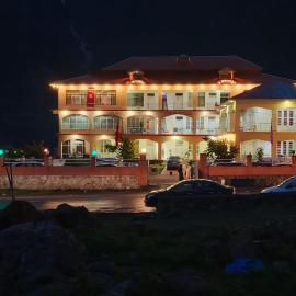 Stone Man's Hotel Samana Heights, hotel a Battakundi